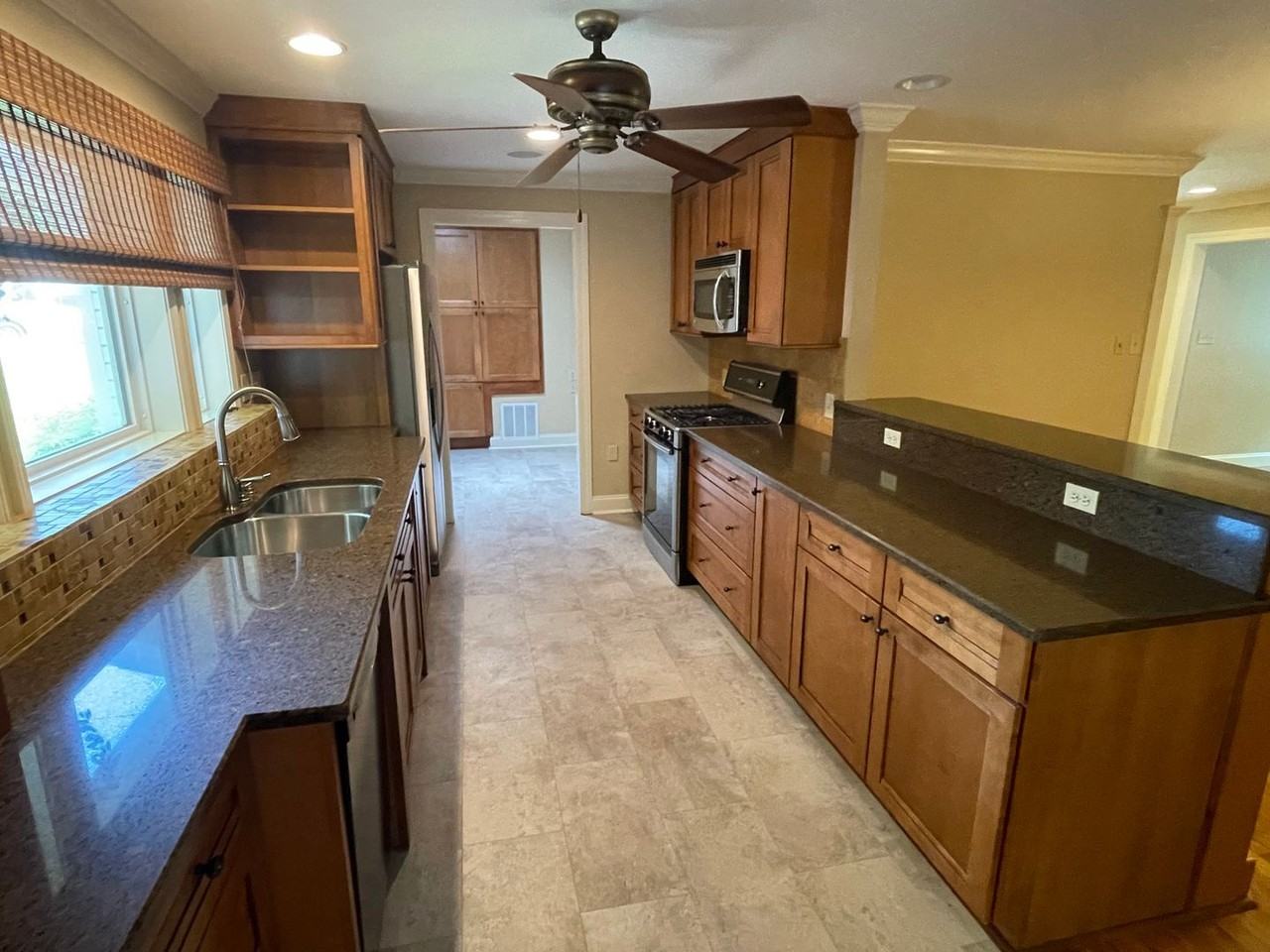 105 Norman Ln - Photo 5 of 26