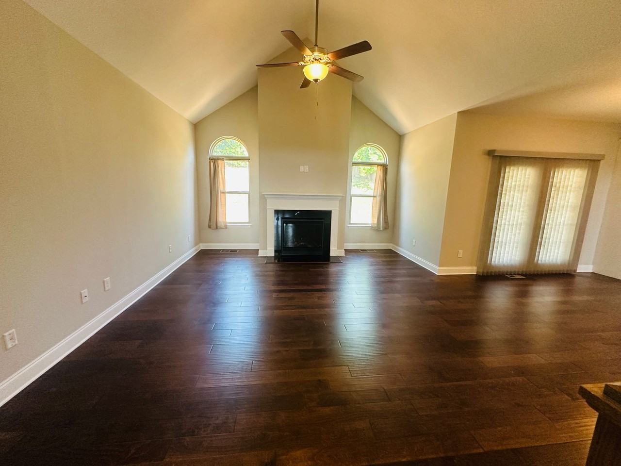 6311 Lantern Ridge Ln - Photo 4 of 50