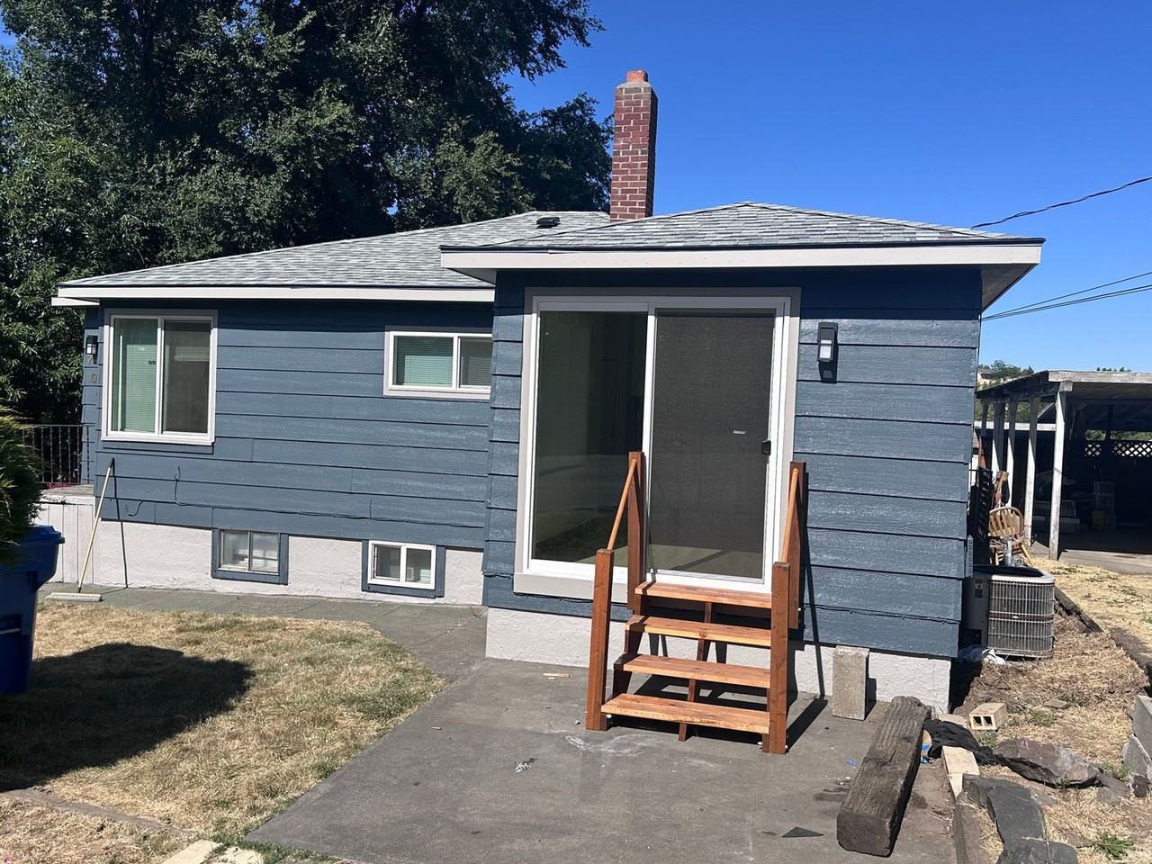702 Se 8th St - Photo 2 of 9