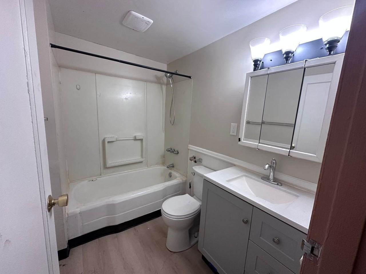 702 Se 8th St - Photo 5 of 9