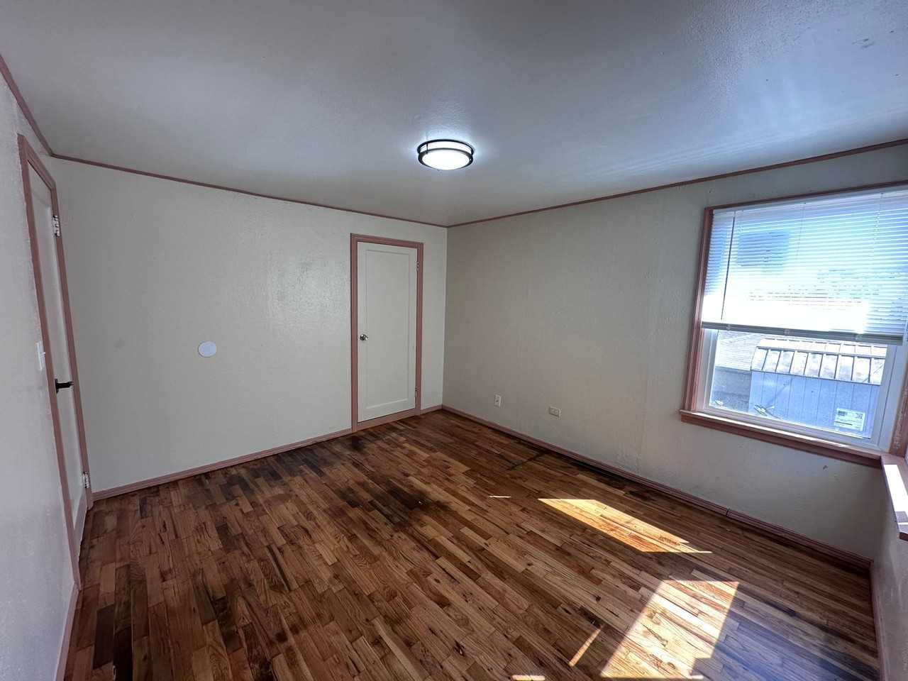 702 Se 8th St - Photo 6 of 9