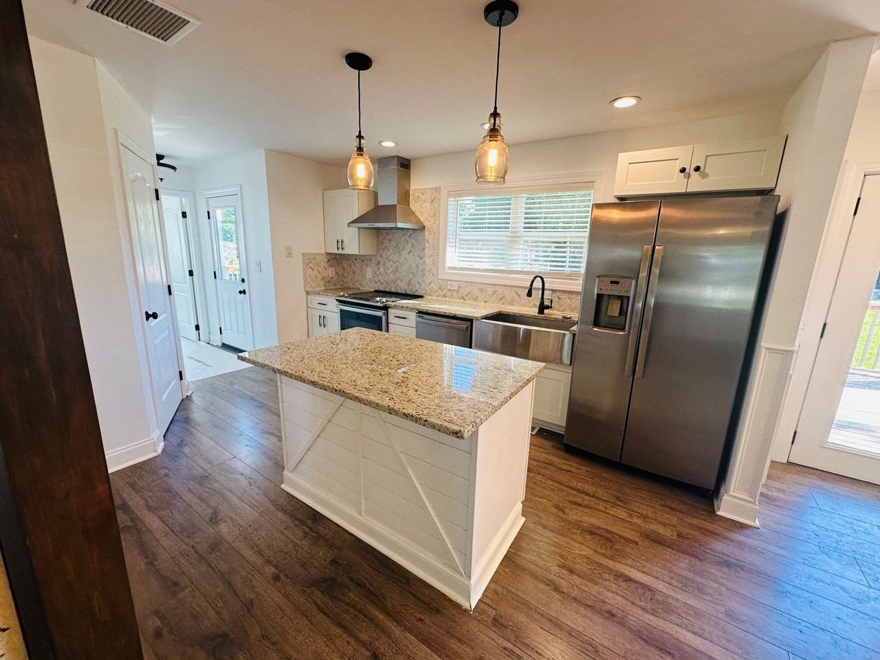602 W Glenwood Ave - Photo 4 of 50