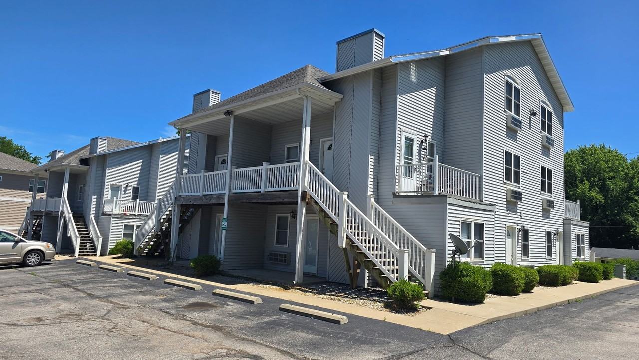 316 E Davis St - Photo 5 of 9