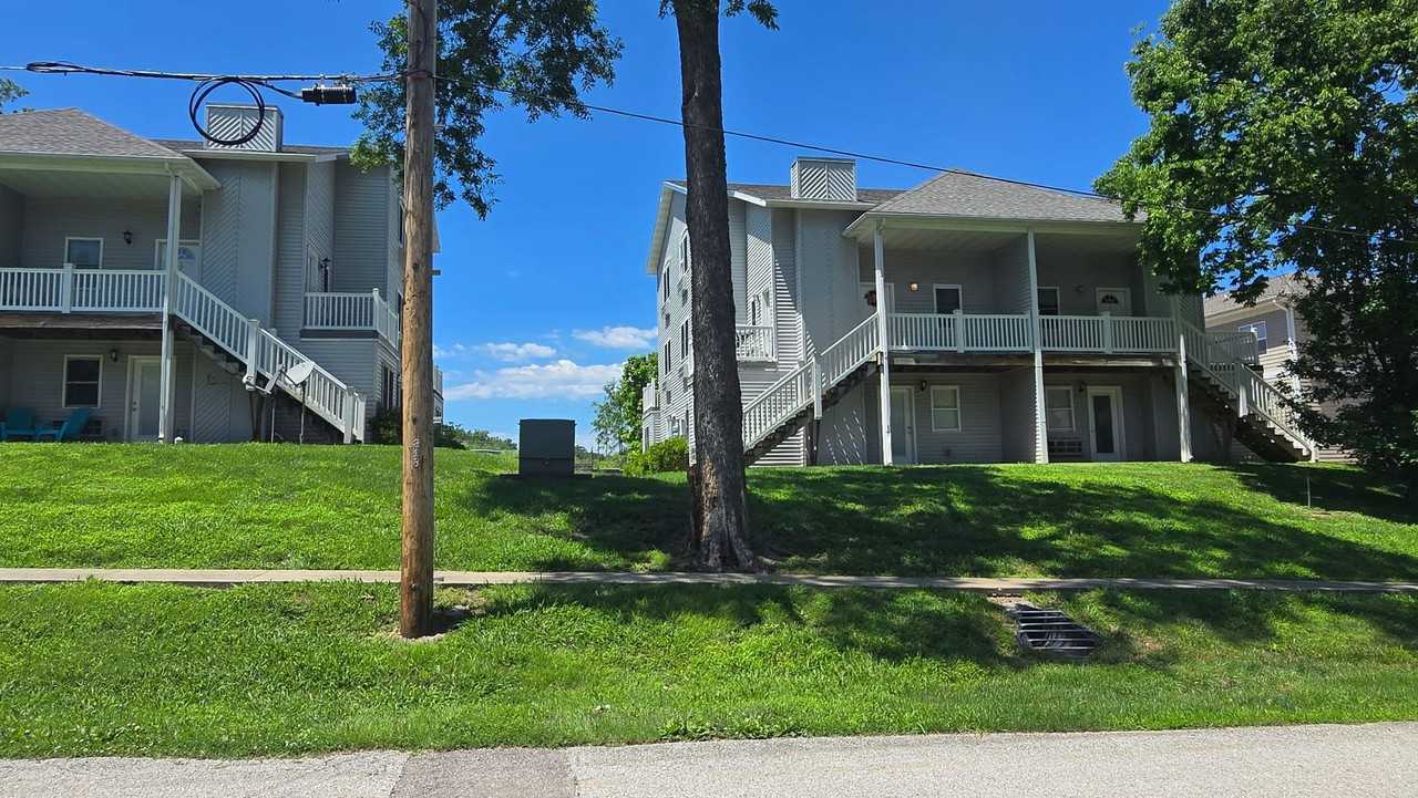 316 E Davis St - Photo 7 of 9