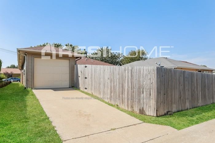 7304 Buford Dr - Photo 3 of 16