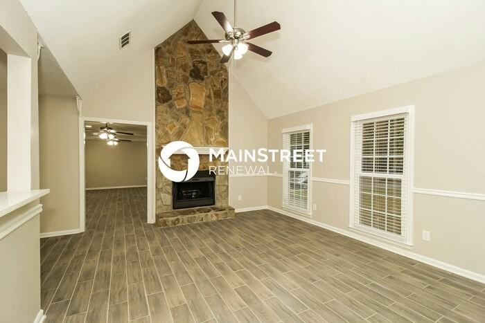 7729 Saint James Ct - Photo 3 of 17