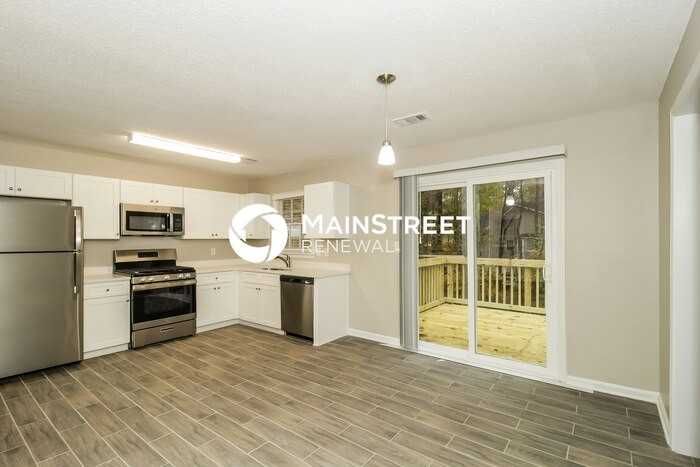 7729 Saint James Ct - Photo 4 of 17