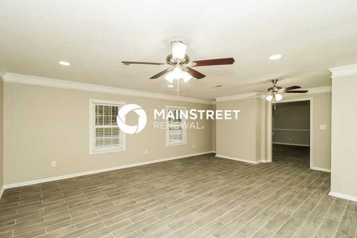 7729 Saint James Ct - Photo 6 of 17