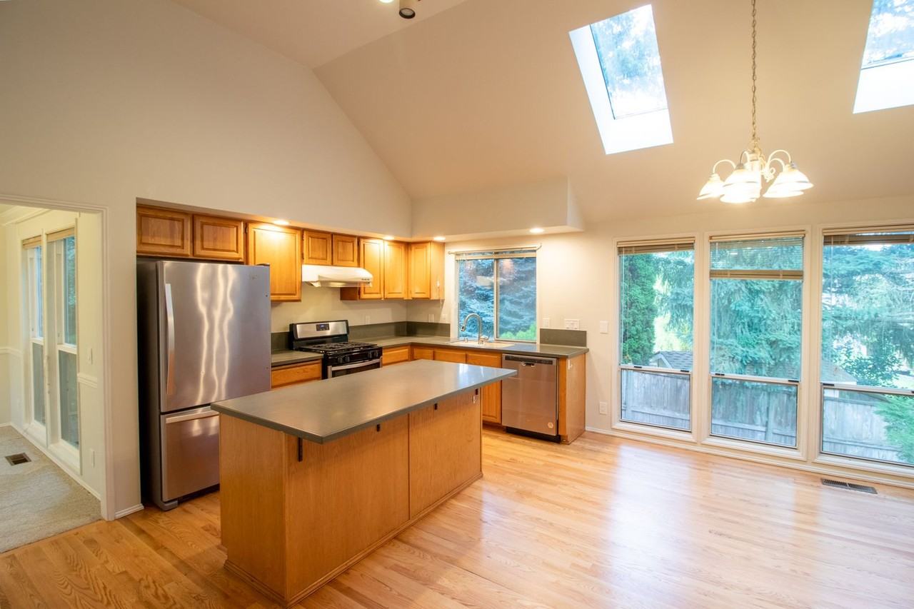 4113 238th Ct Se - Photo 3 of 36