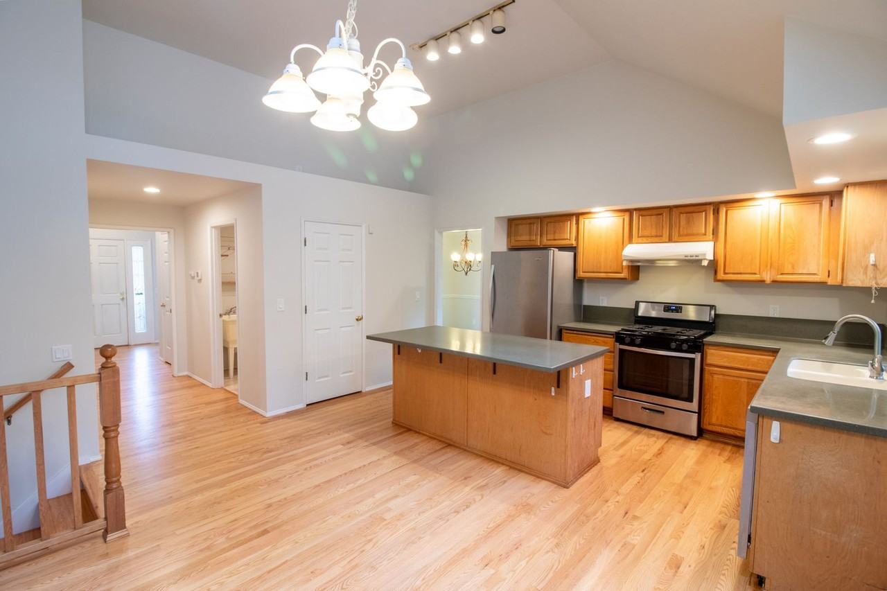4113 238th Ct Se - Photo 5 of 36