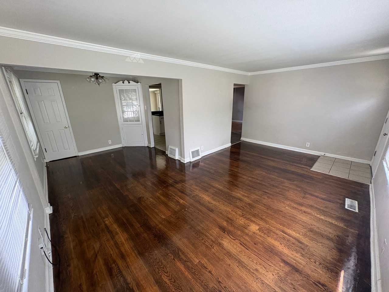 1263 Roxton Dr - Photo 2 of 8