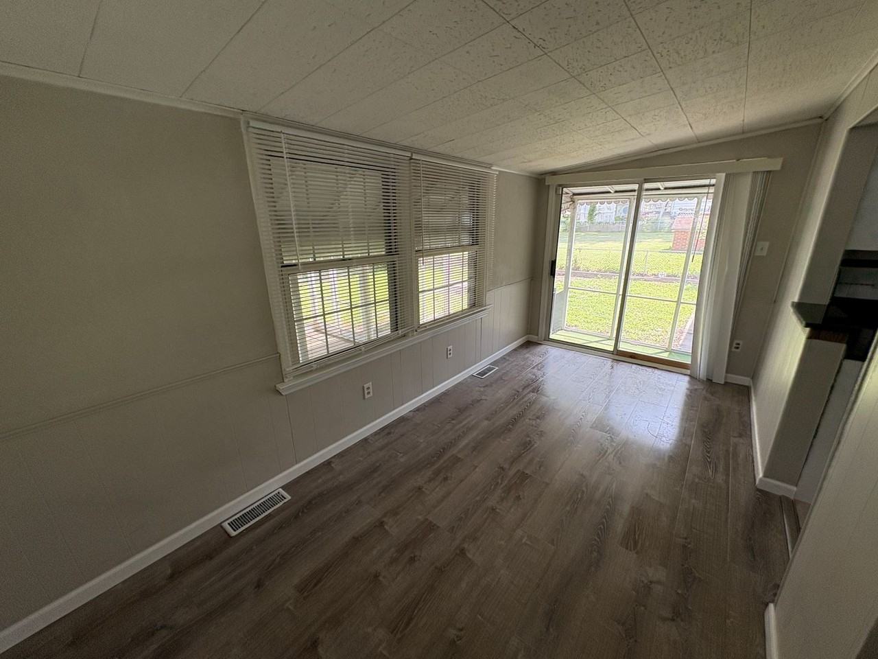 1263 Roxton Dr - Photo 4 of 8