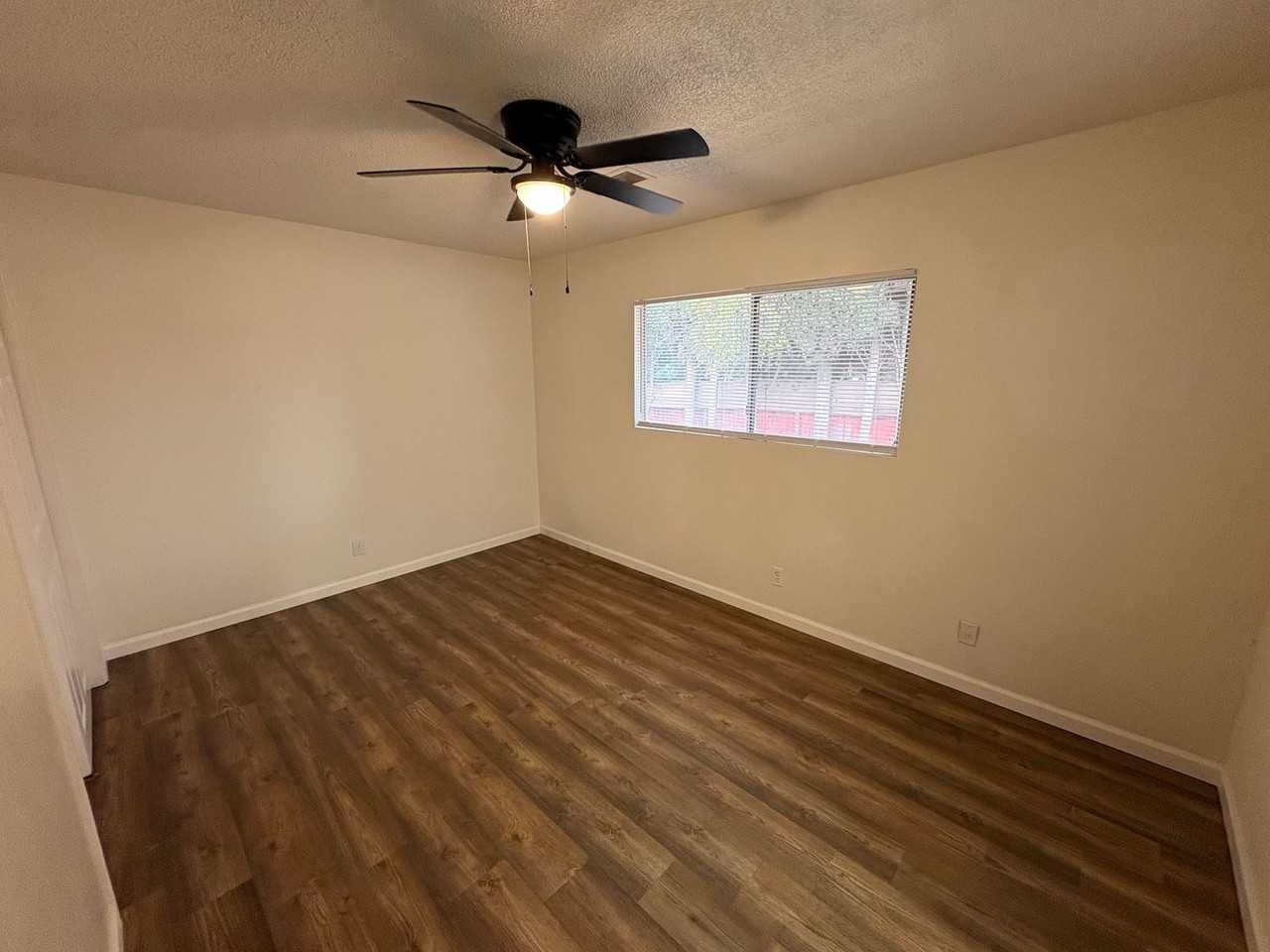 690 W North Way - Photo 5 of 36