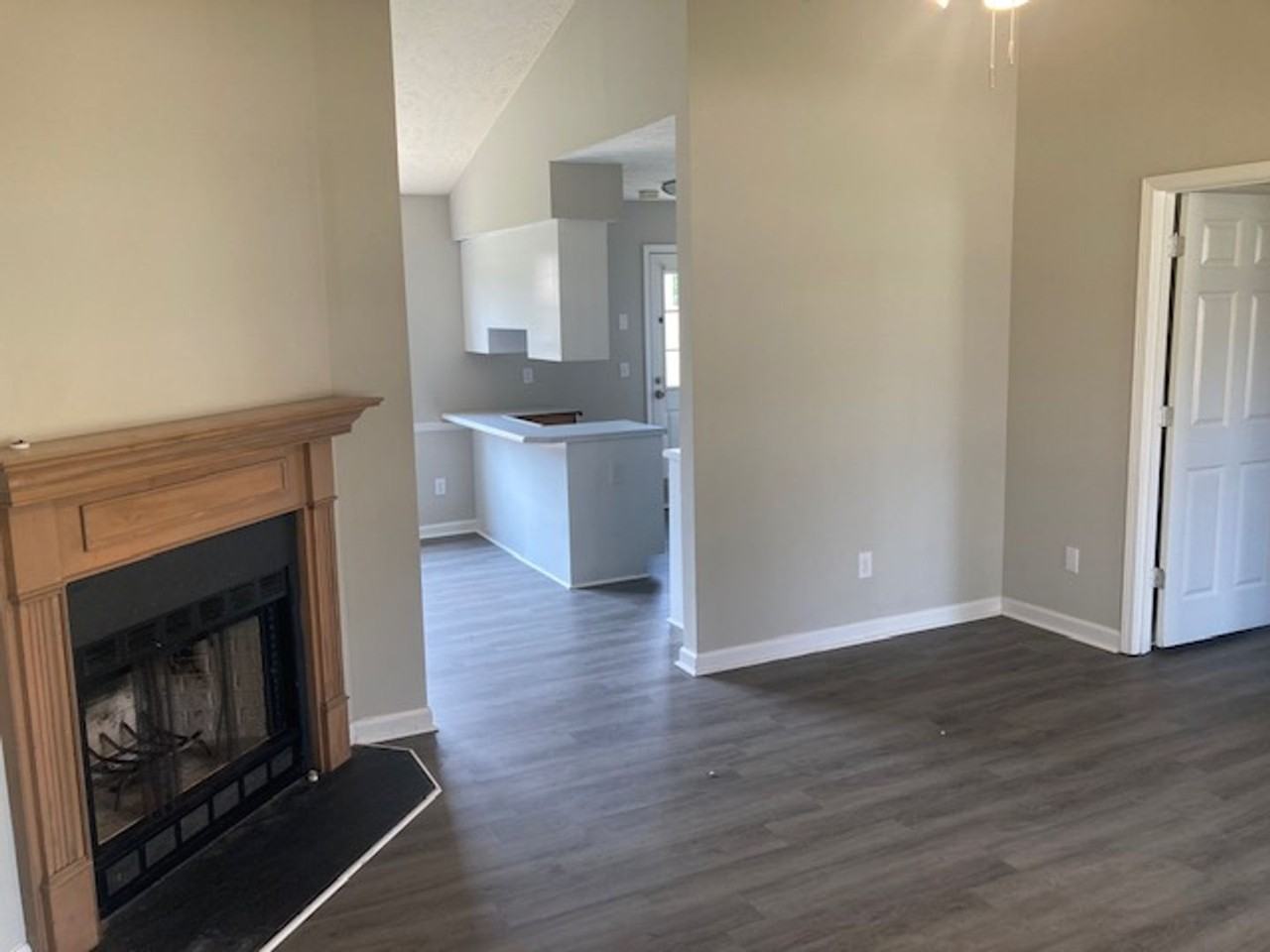 704 Seaton Ct - Photo 4 of 19
