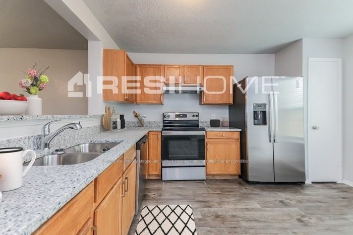 1703 Red Cloud Dr - Photo 2 of 18