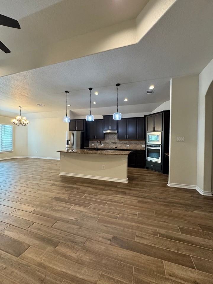 3202 Blantyre - Photo 7 of 24