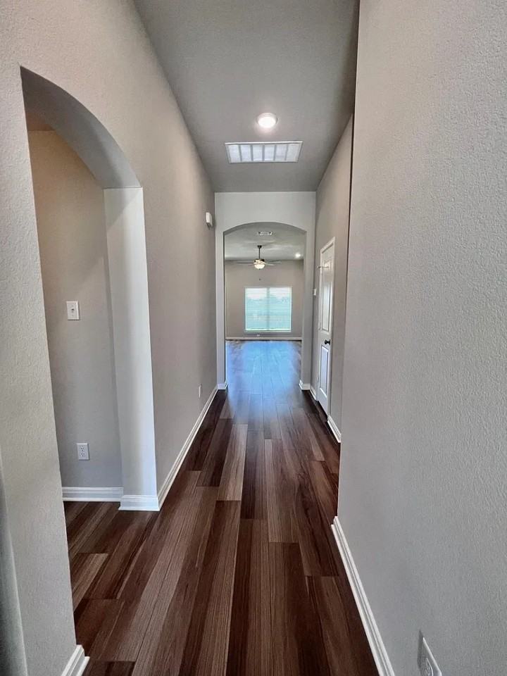1753 Spence St - Photo 3 of 32