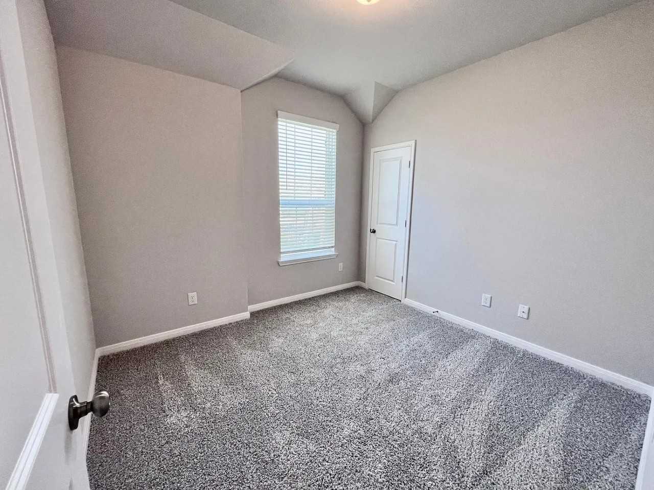 1753 Spence St - Photo 5 of 32