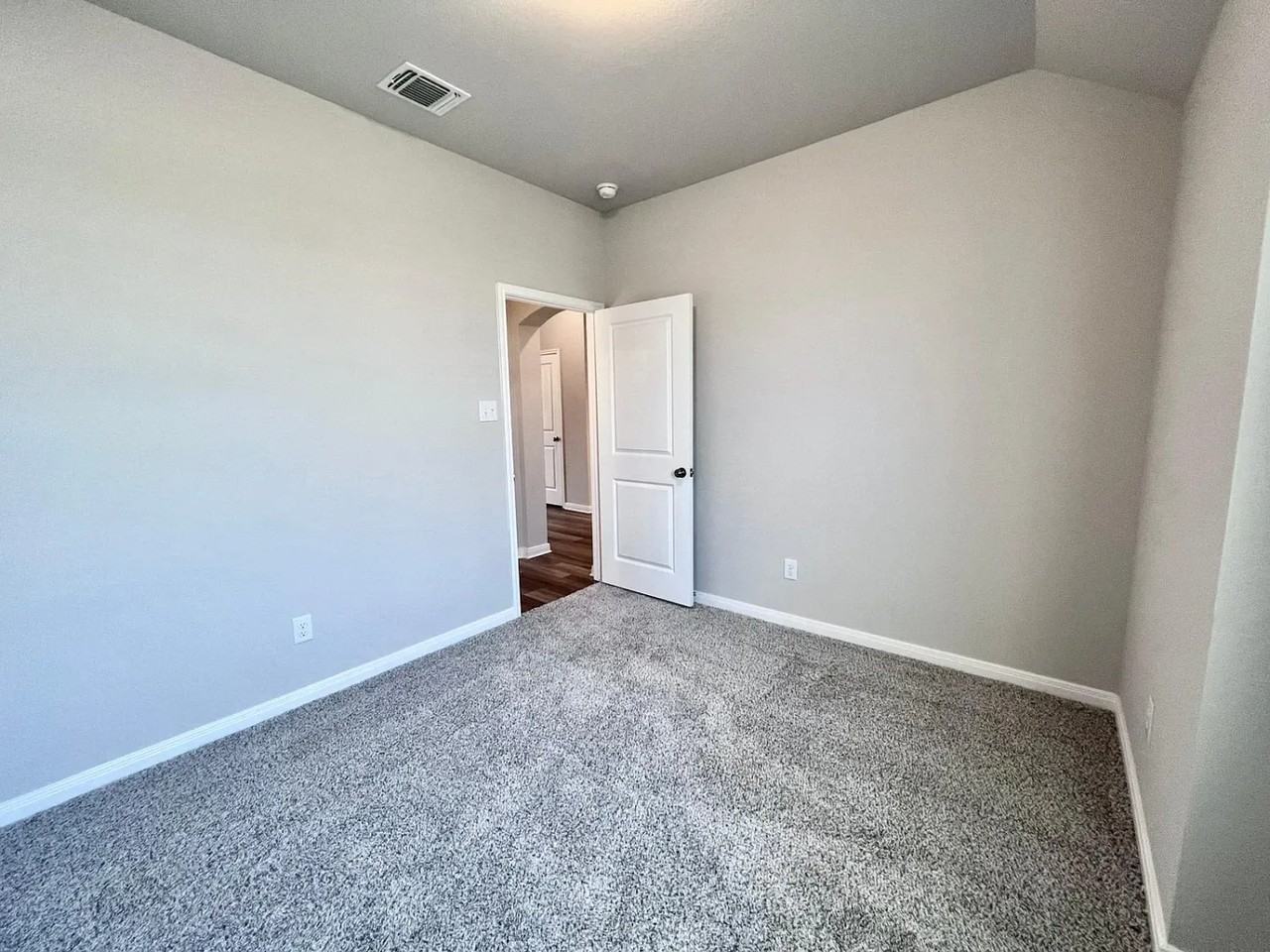 1753 Spence St - Photo 7 of 32