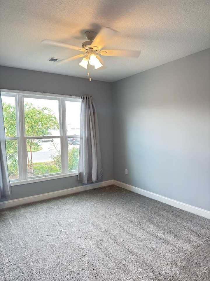142 Ryan Nicholas Dr - Photo 3 of 19