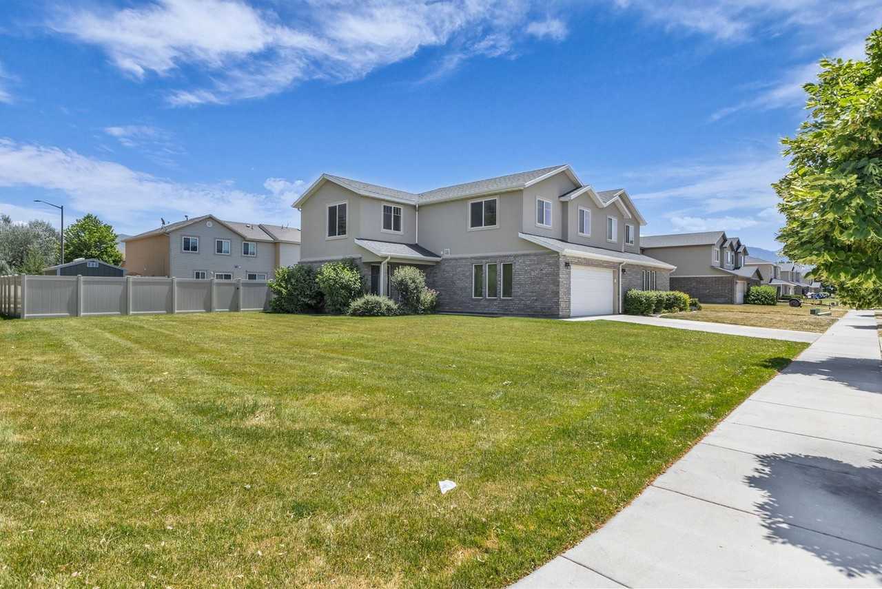 109 S 1125 W - Photo 4 of 26