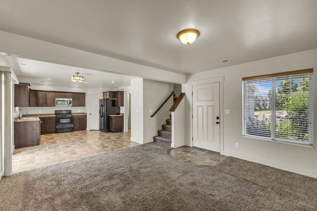 109 S 1125 W - Photo 6 of 26