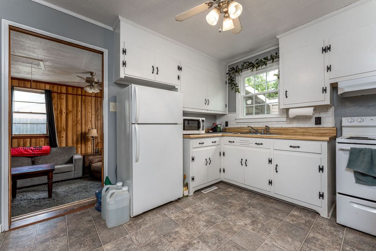 206 River Heights Dr - Photo 2 of 19