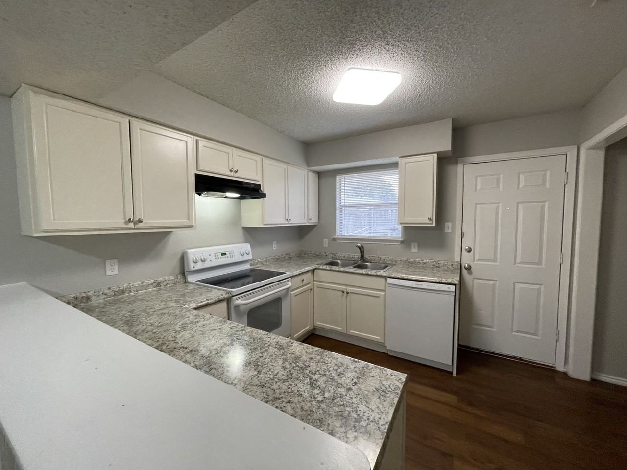 2503 Indigo Ln - Photo 4 of 10