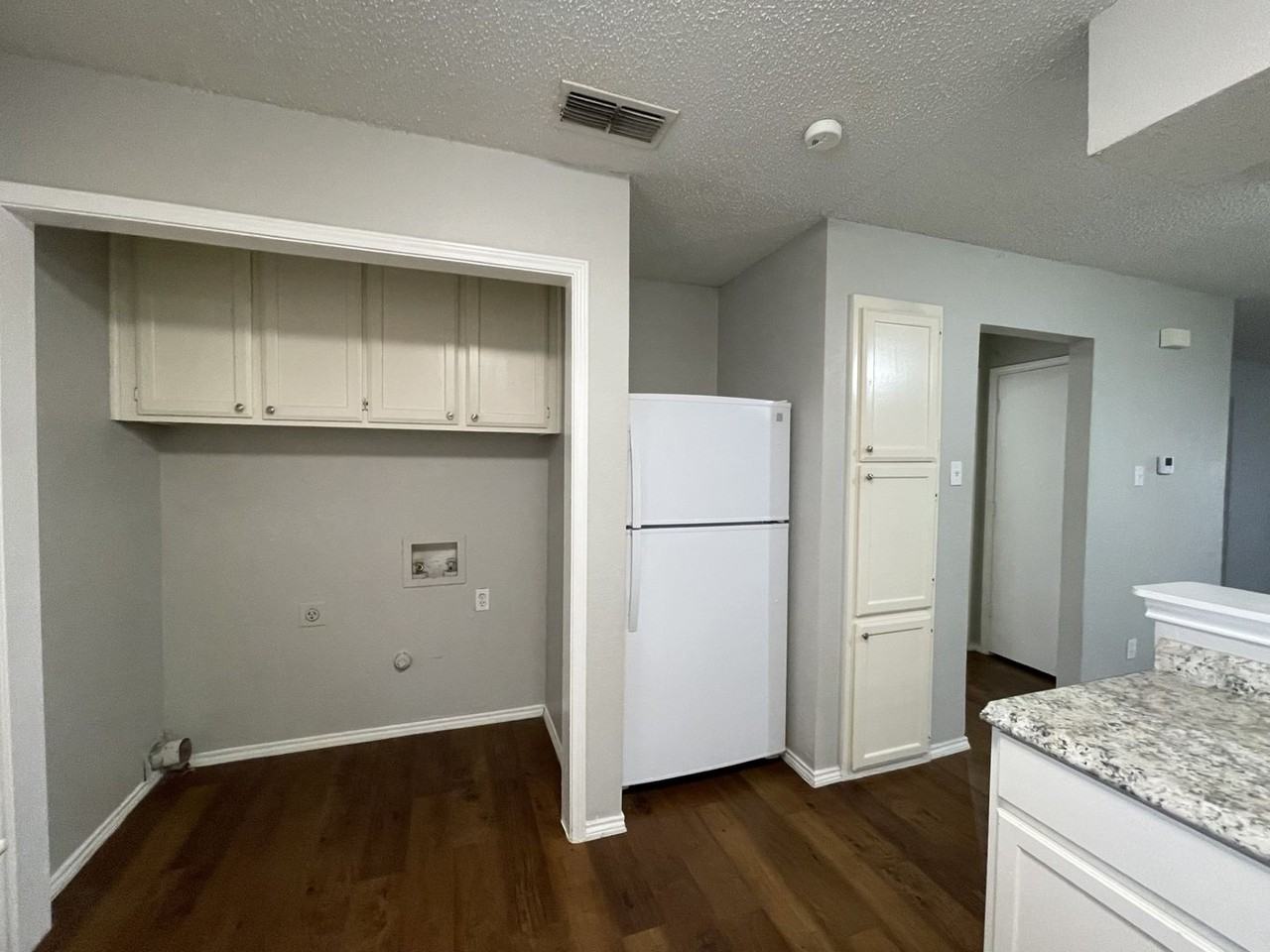 2503 Indigo Ln - Photo 6 of 10