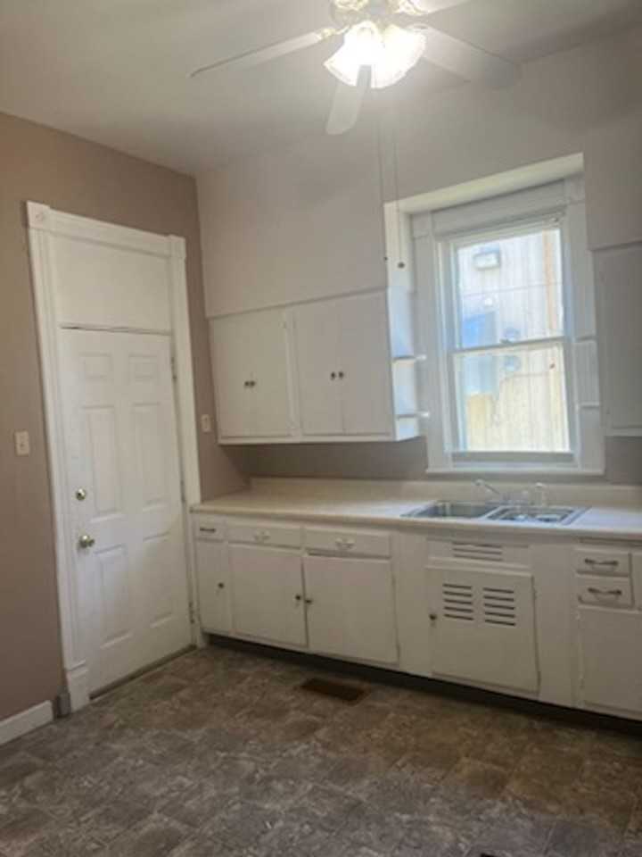 1314 S 8th St - Photo 5 of 10