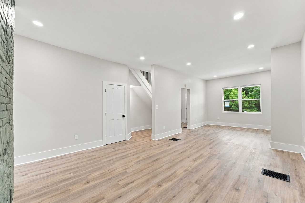 325 N Aiken Ave - Photo 5 of 28