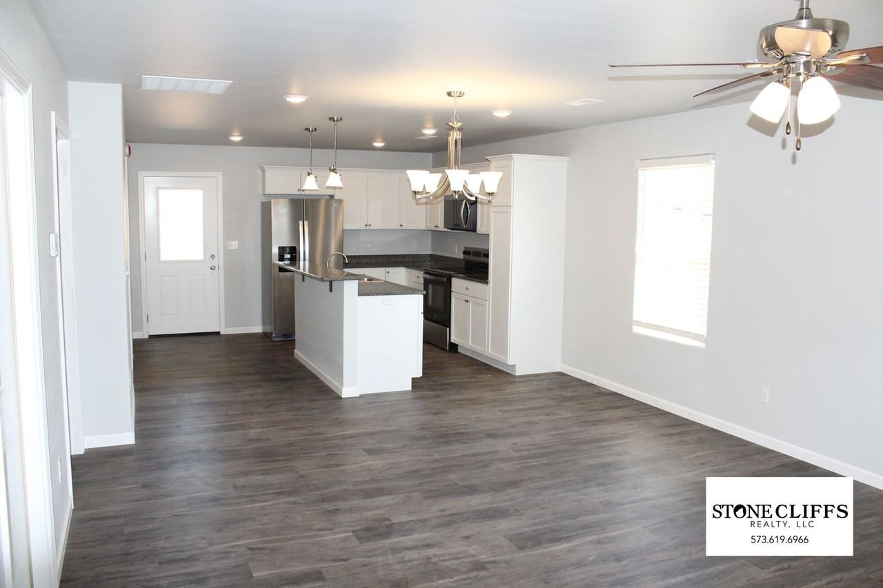 518 Kinleigh Dr - Photo 3 of 21