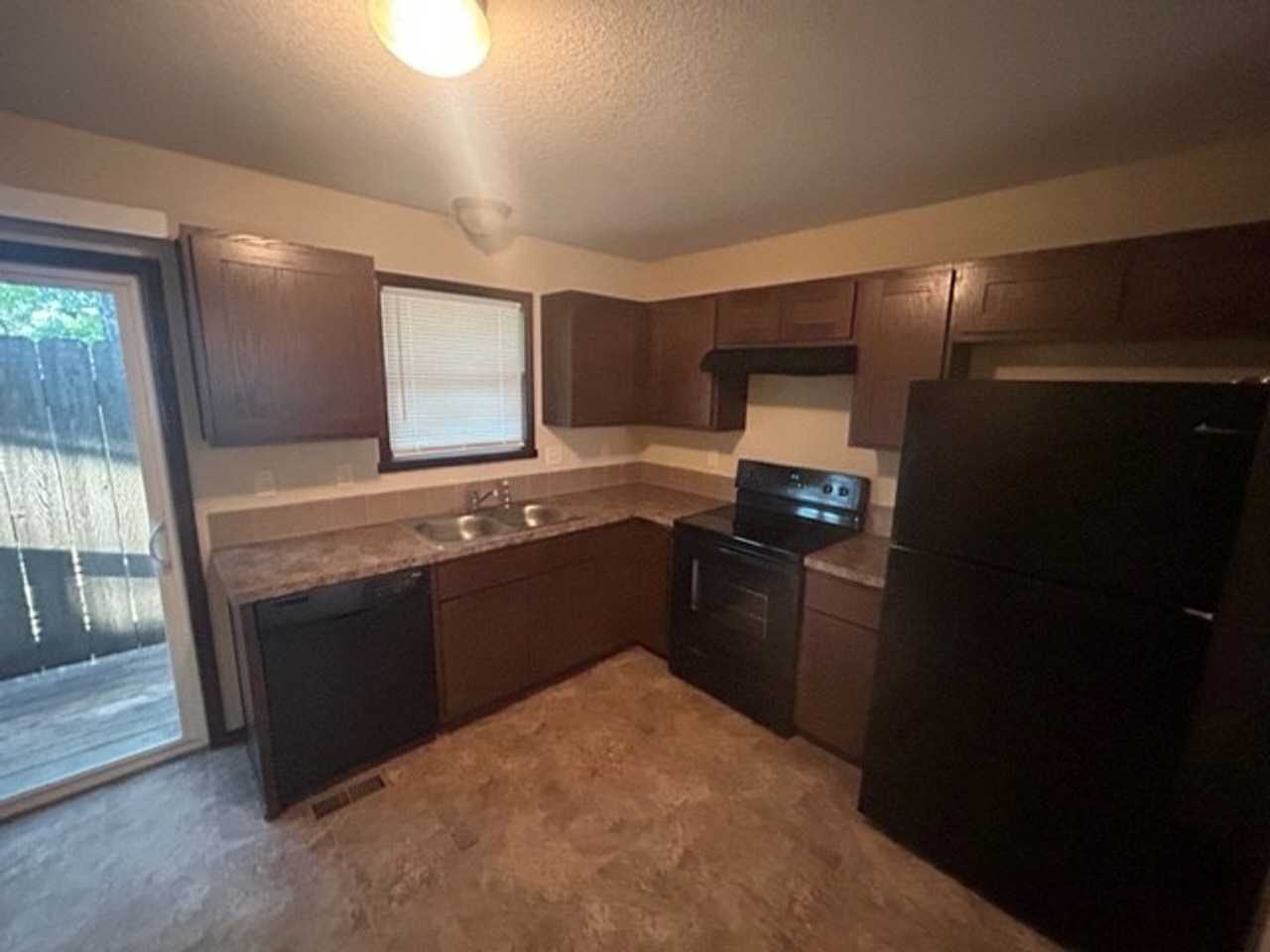 240 S Sheridan St - Photo 2 of 19