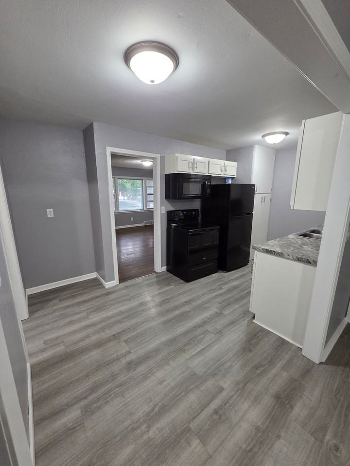 2119 S Glenn St - Photo 3 of 26