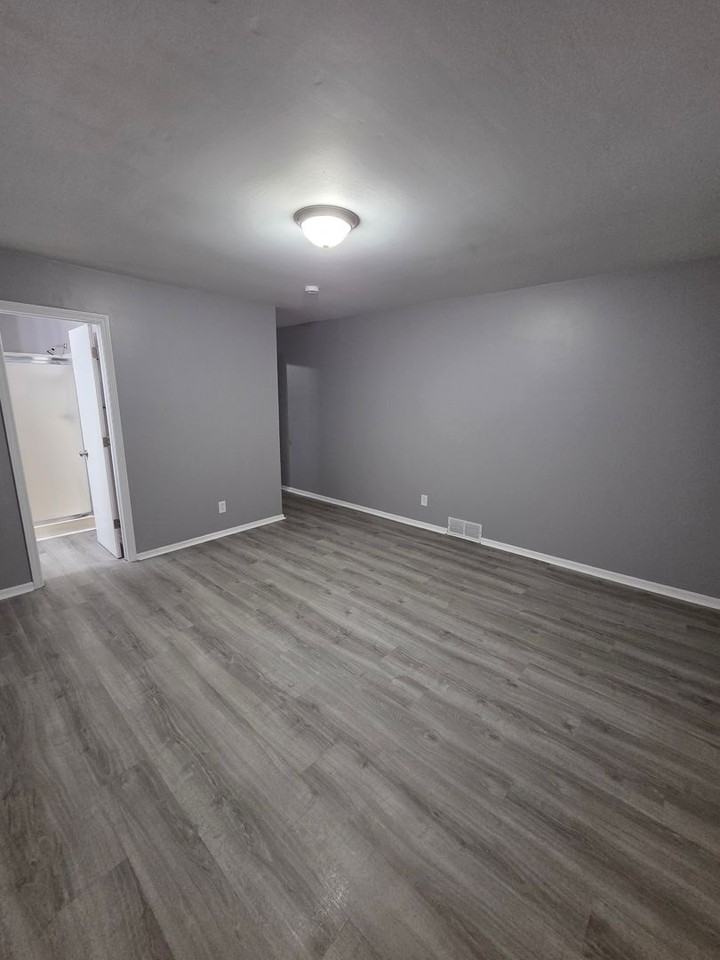 2119 S Glenn St - Photo 7 of 26