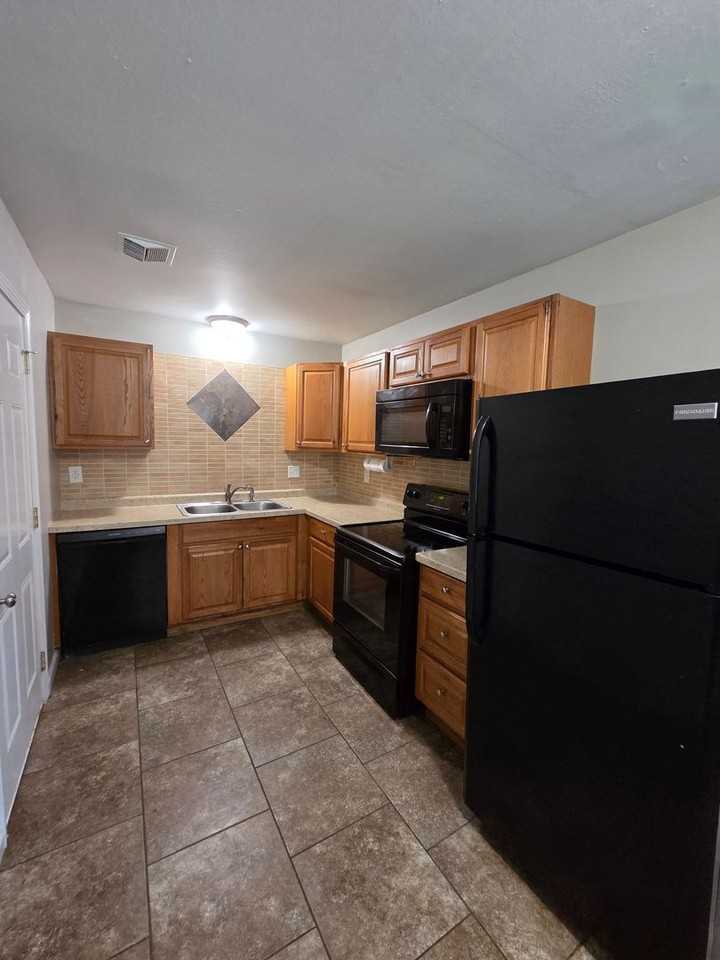 2416 W Rita St - Photo 2 of 14