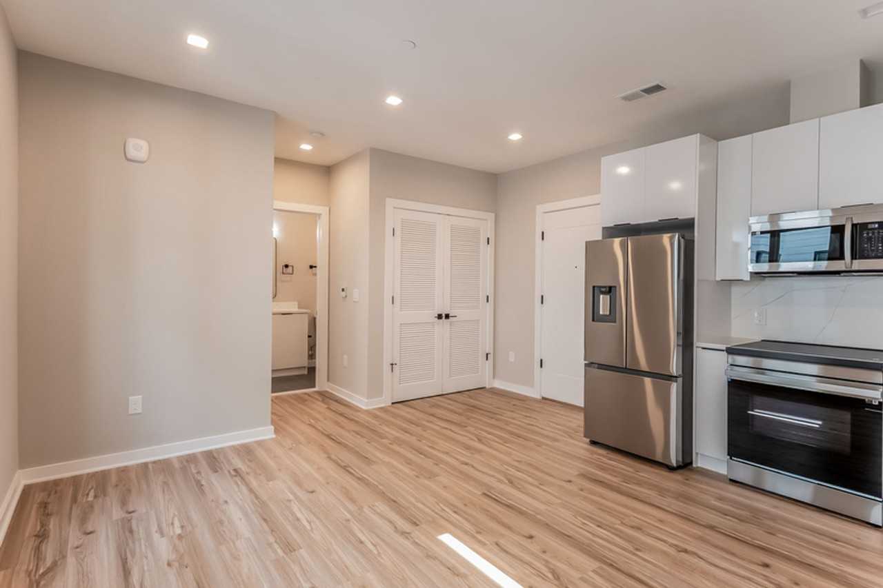 1358 Florida Ave NE - Photo 7 of 30
