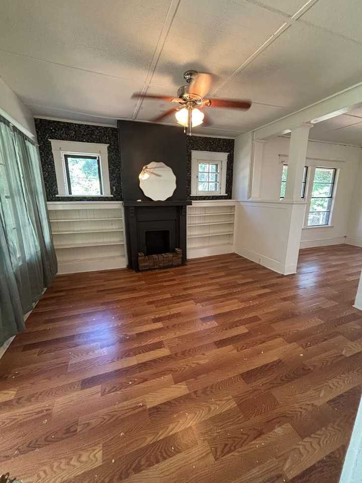 2560 Emery St - Photo 2 of 9