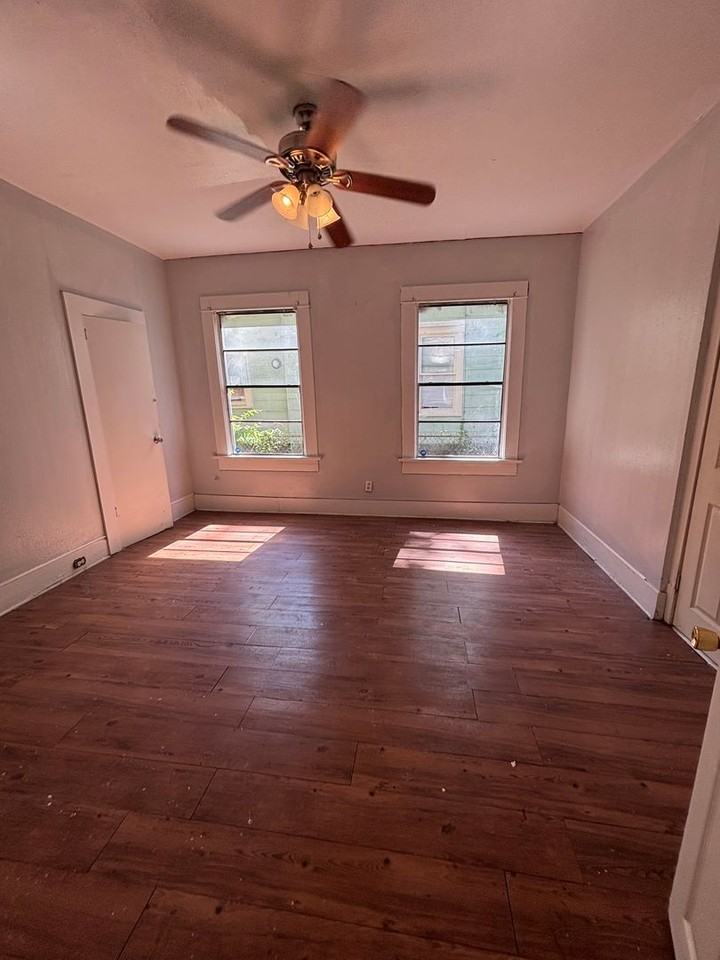 2560 Emery St - Photo 7 of 9