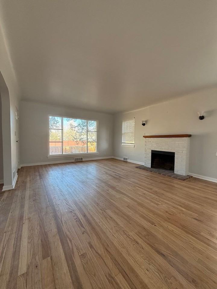 605 E Prospect Rd - Photo 2 of 15