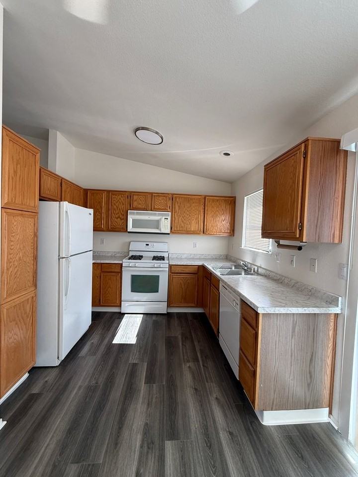 6408 Aleut Ct - Photo 4 of 10