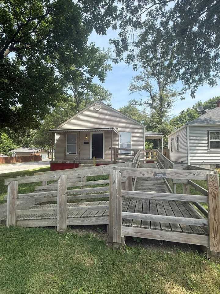 1902 E 35th St - Photo 2 of 14