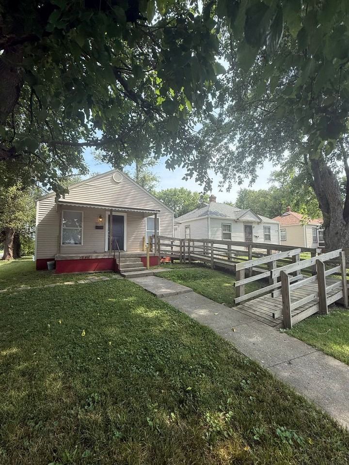 1902 E 35th St - Photo 3 of 14