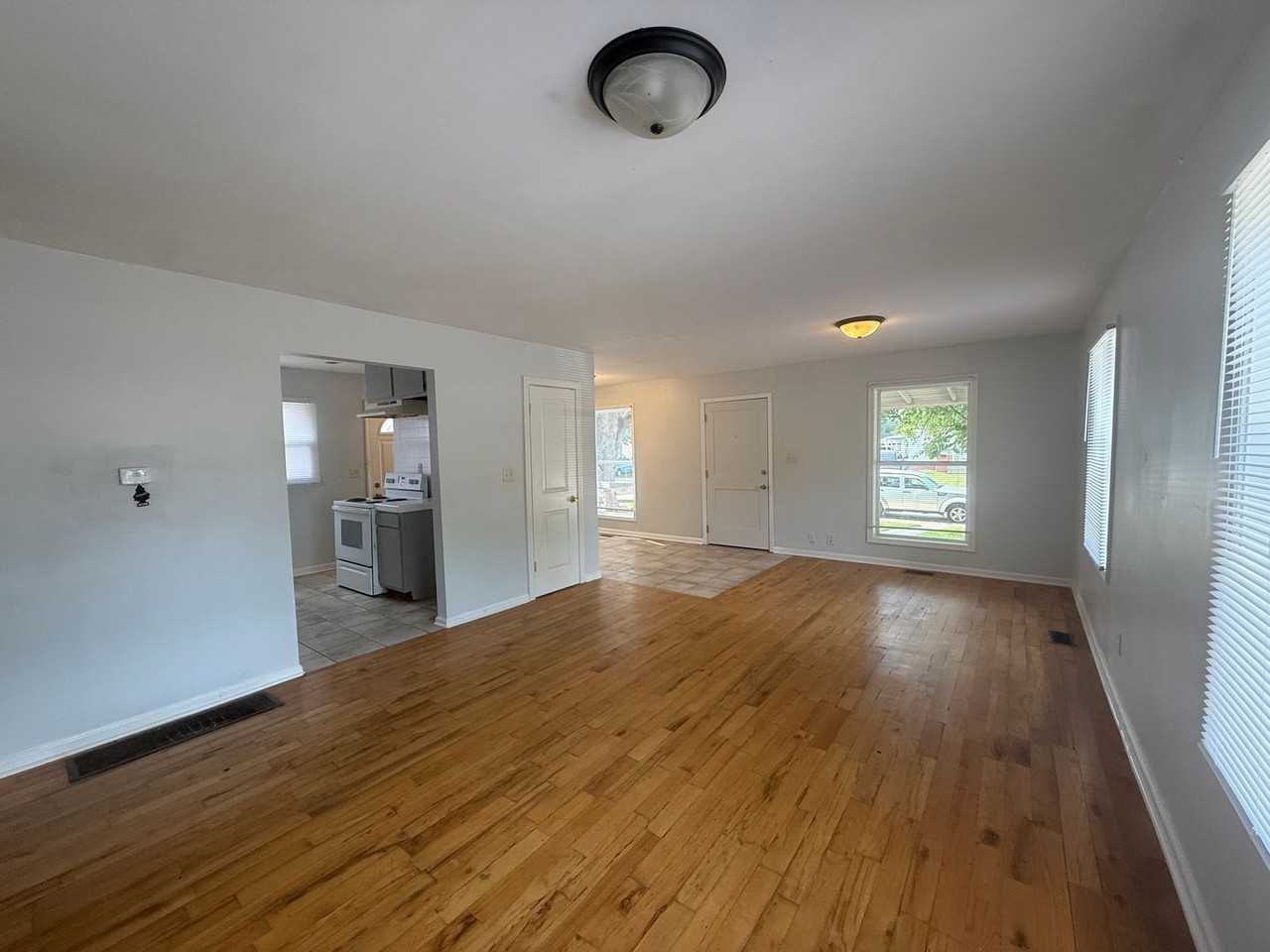 1902 E 35th St - Photo 6 of 14