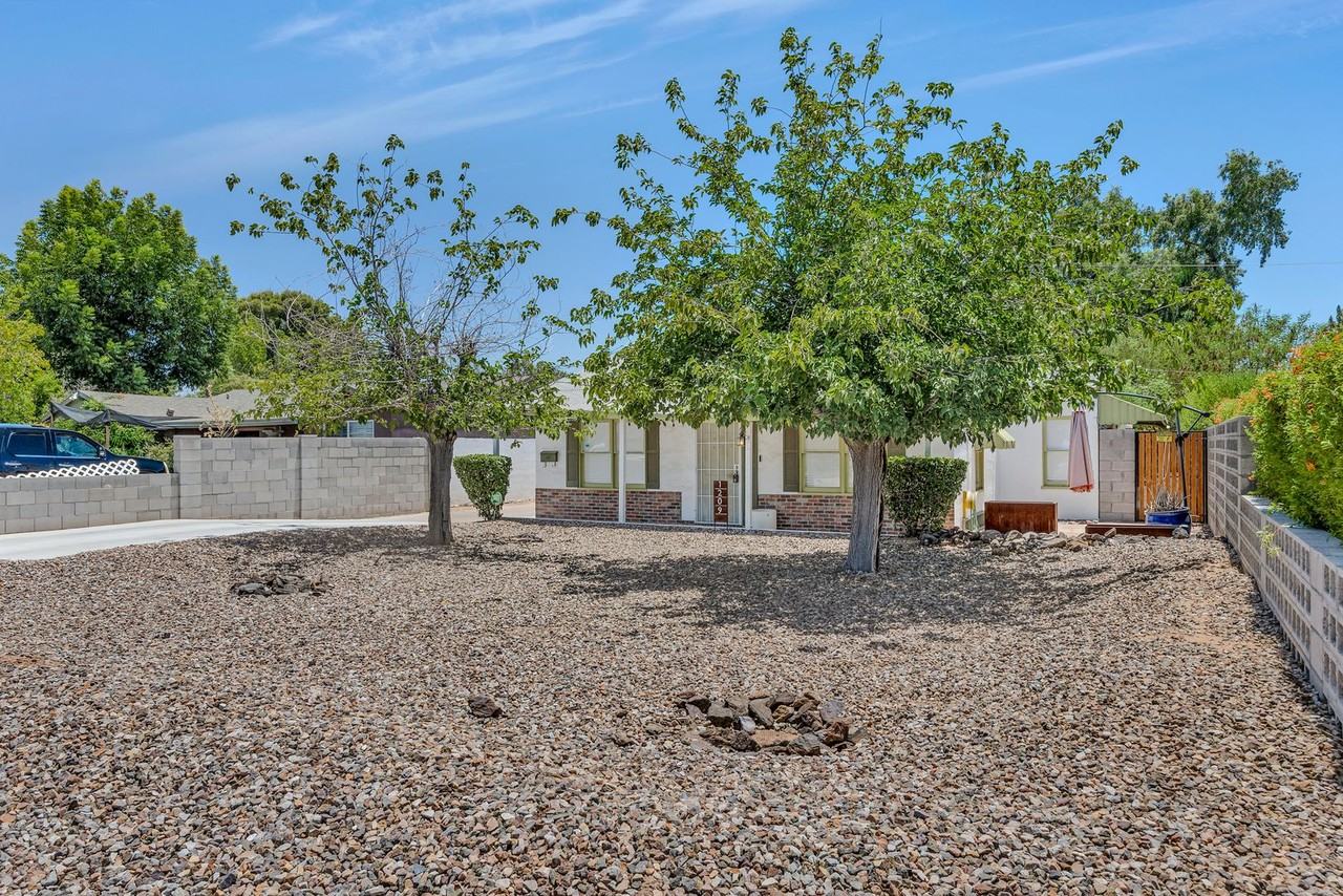 1209 E Meadowbrook Ave - Photo 2 of 29
