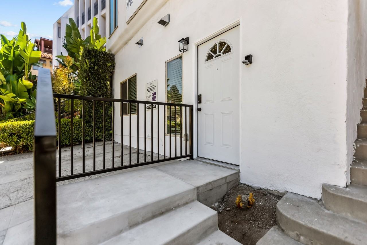 838 Hilgard Ave - Photo 7 of 50