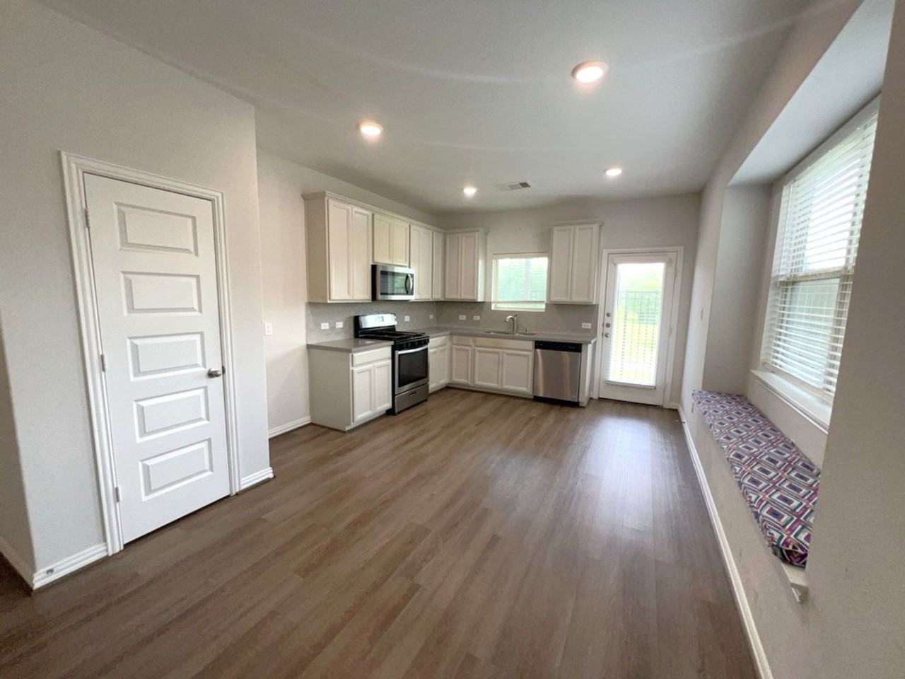 7118 Fannin St - Photo 7 of 28