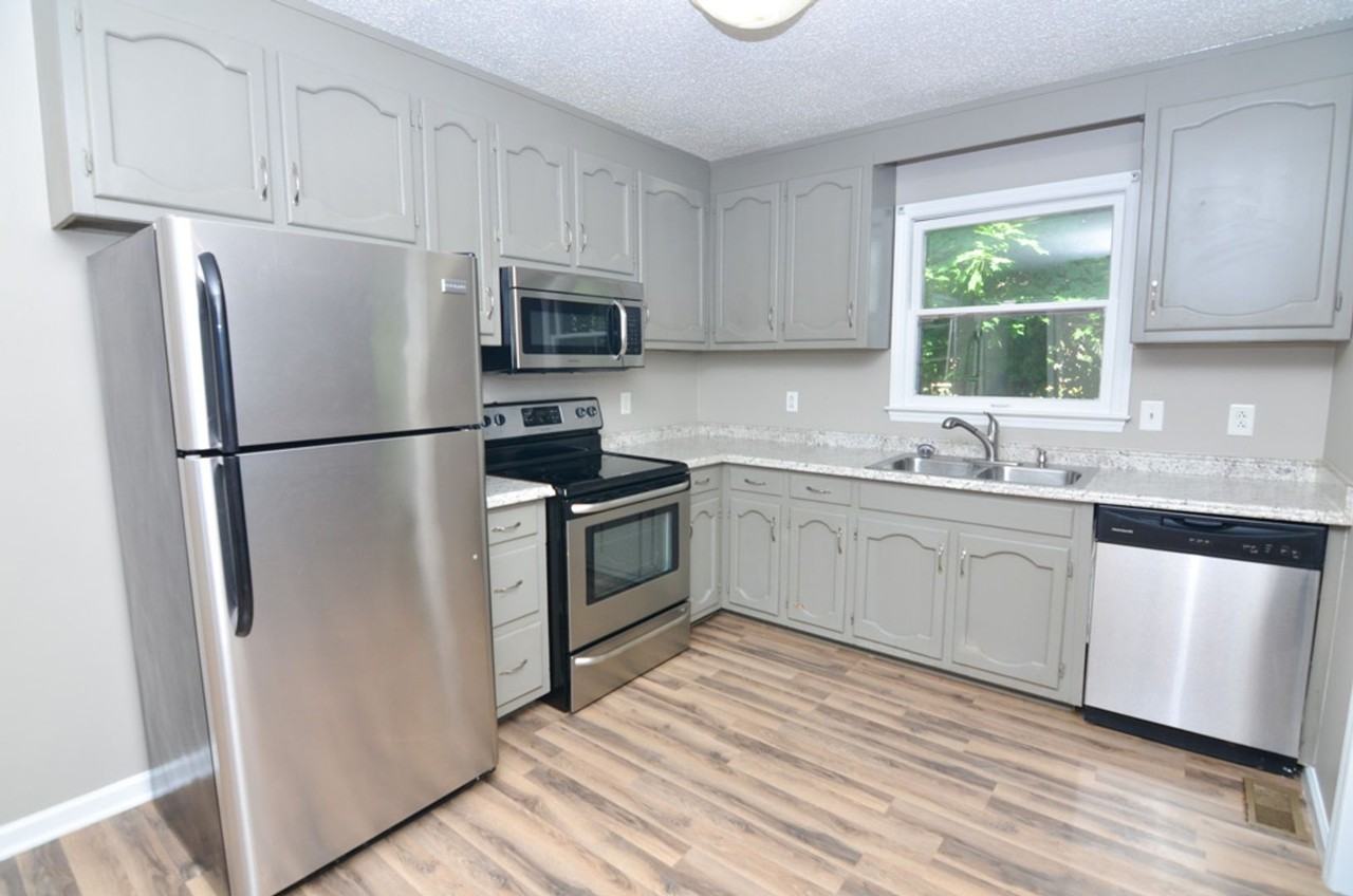 325 Shirley Rd - Photo 5 of 17