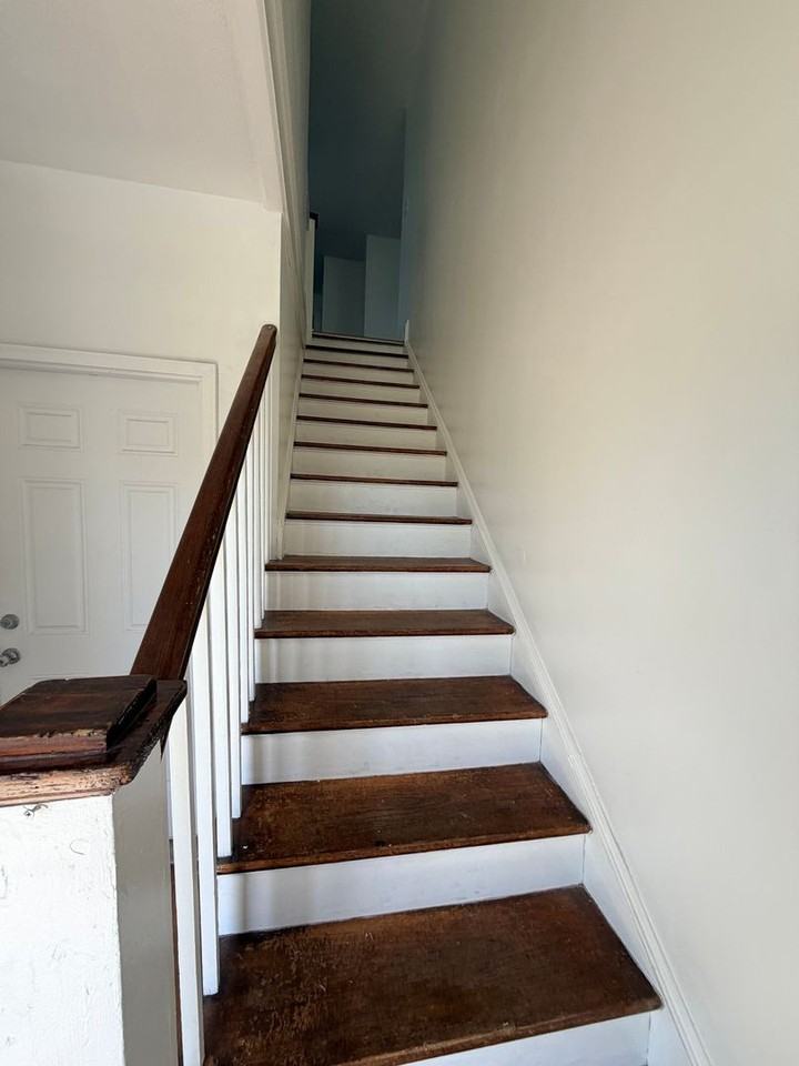 943 Marshall St #B - Photo 3 of 15