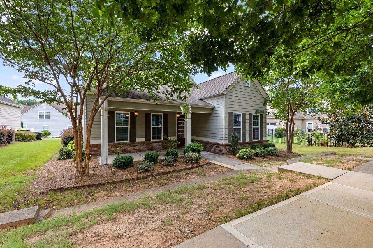 175 Colonial Ct - Photo 2 of 21